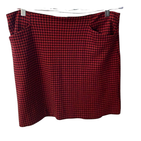 LOFT Dresses & Skirts - LOFT size 14 petite red and black plaid skirt